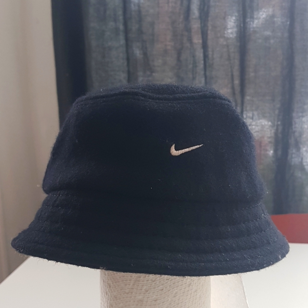 Nike vintage bucket hat